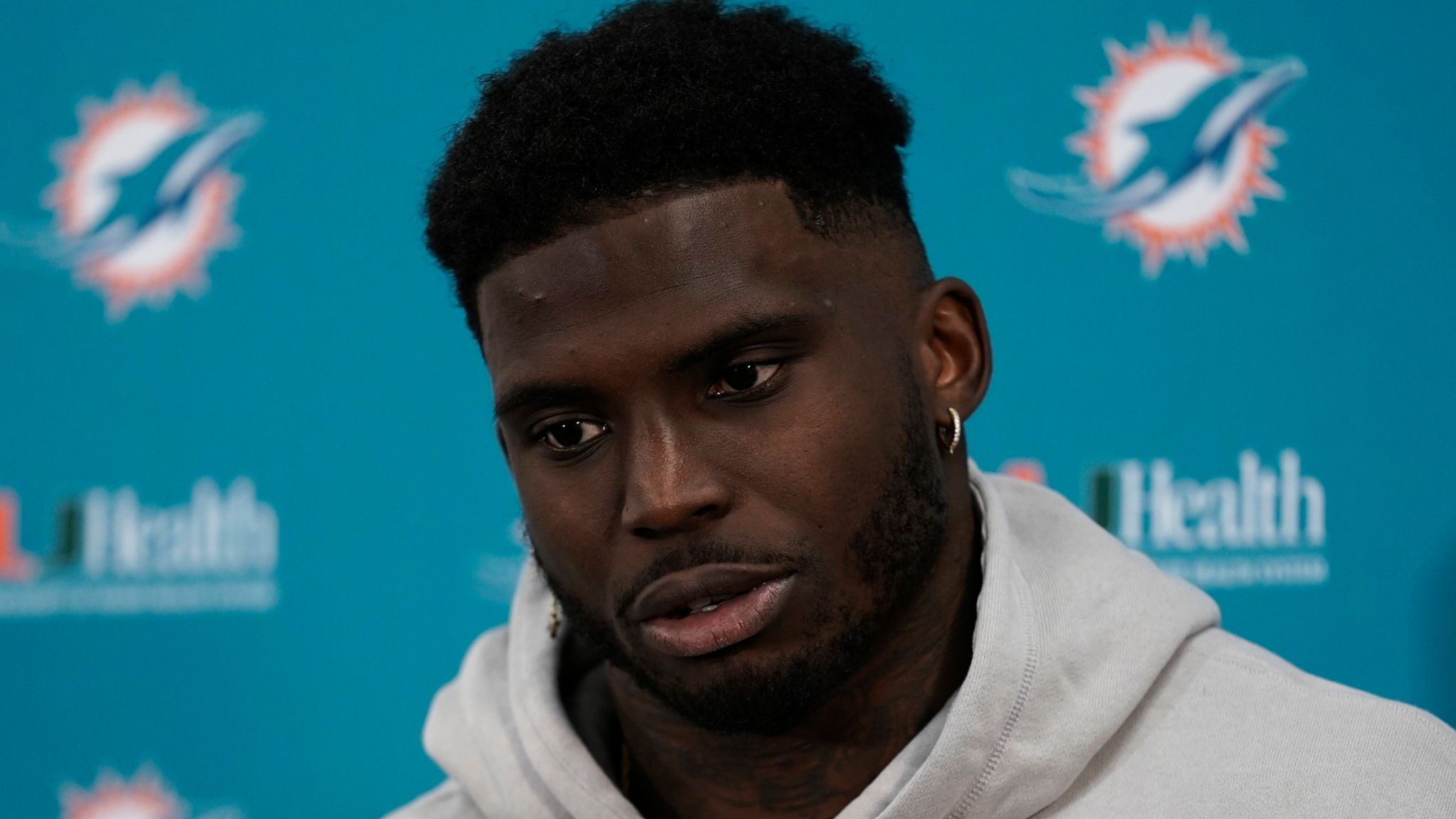 Tyreek Hill: Miami Dolphins wide receiver 'safe' after large fire at his South Florida home | NFL News | Sky Sports