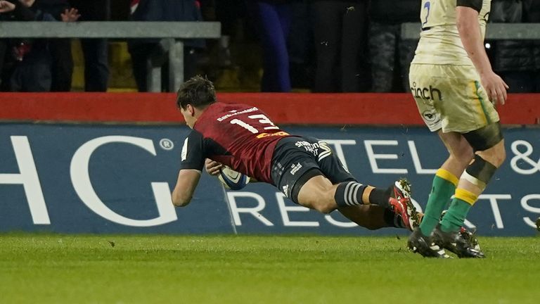 Centre Antoine Frisch got over for Munster's first try in the 38th minute