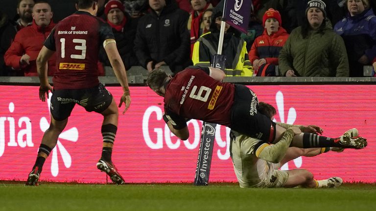 Peter O'Mahony scored in the corner as Munster pressed on after Northampton's red card 