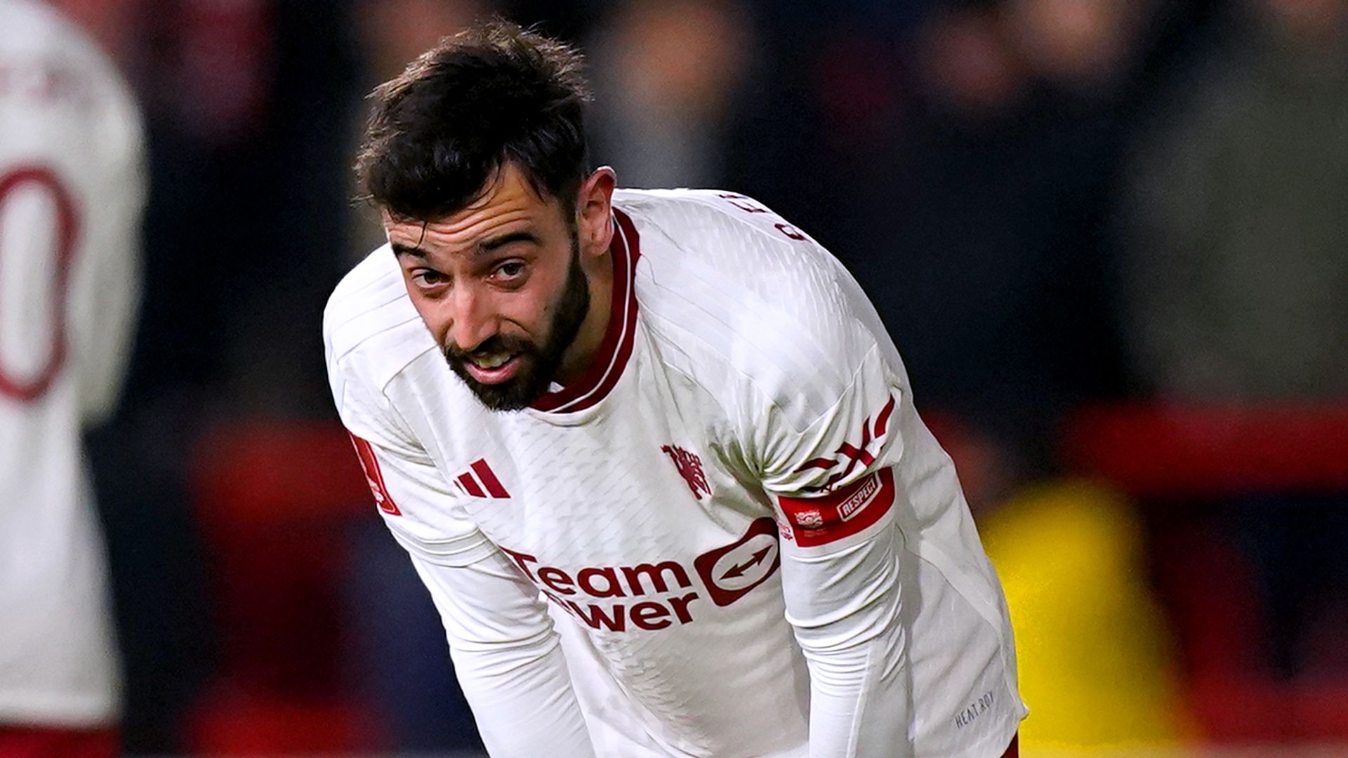Ten Hag accuses Forest of targeting Fernandes, labels criticism 'pathetic'