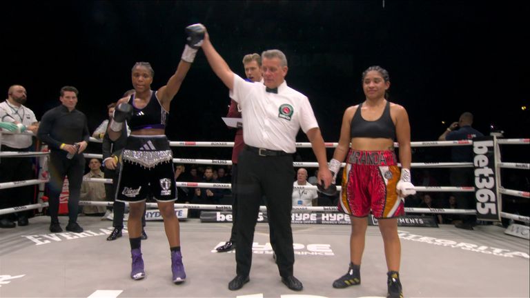 Caroline Dubois outclassed Miranda Reyes but could not find a stoppage despite landing plenty of hurtful combinations
