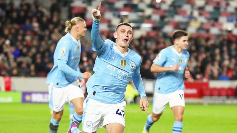 City-Star Phil Foden (vorne) schnürt in Brentford den Dreierpack.