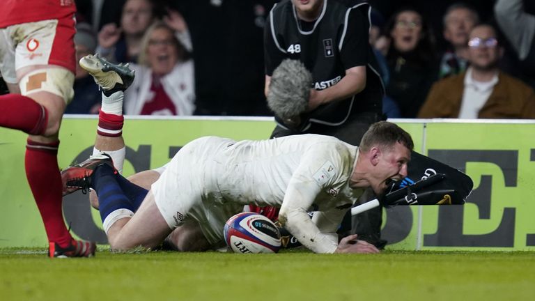 Dingwall scored England's second try in the corner as they got to within a point of Wales 