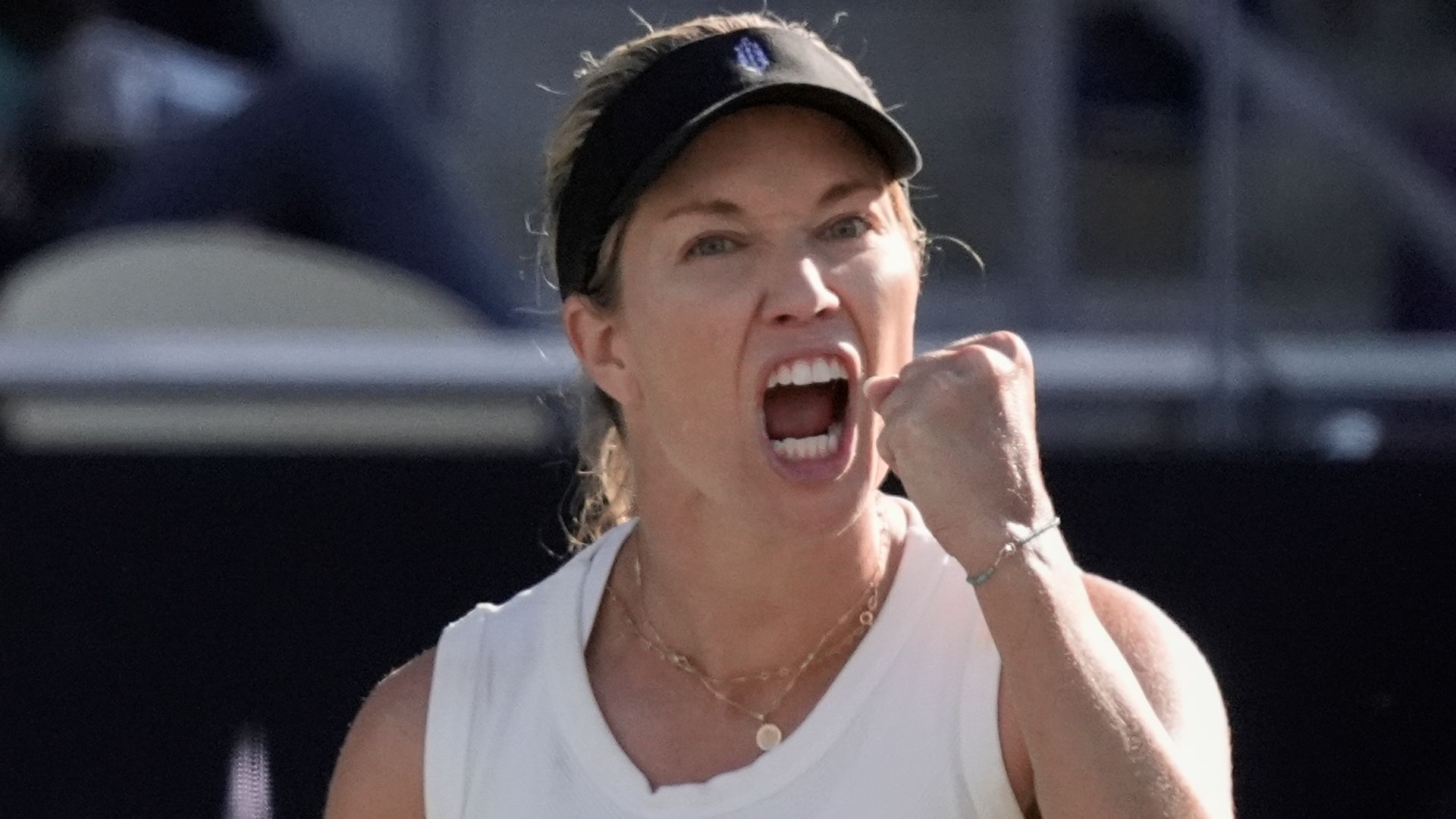 Collins wins second consecutive title at Charleston Open