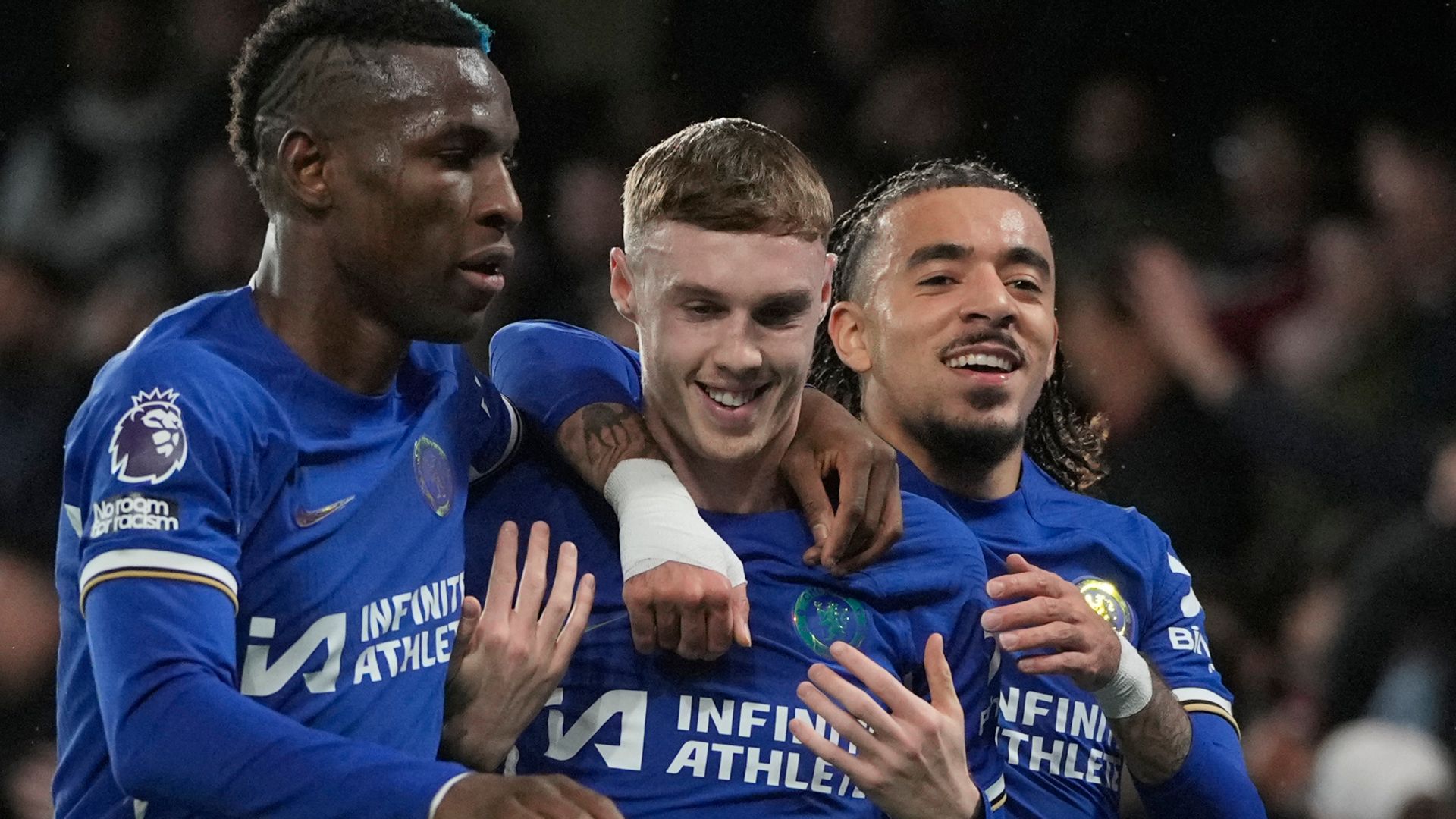 Palmer's late double stuns Man Utd in epic Chelsea win