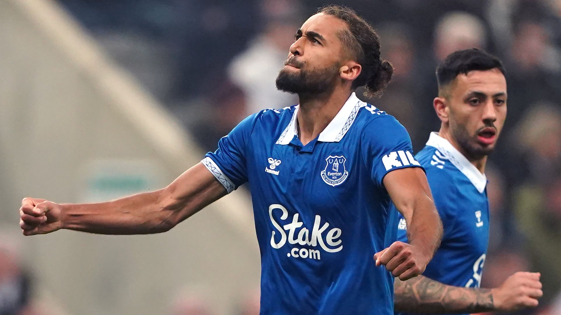 Calvert-Lewin's late penalty earns Everton point at Newcastle