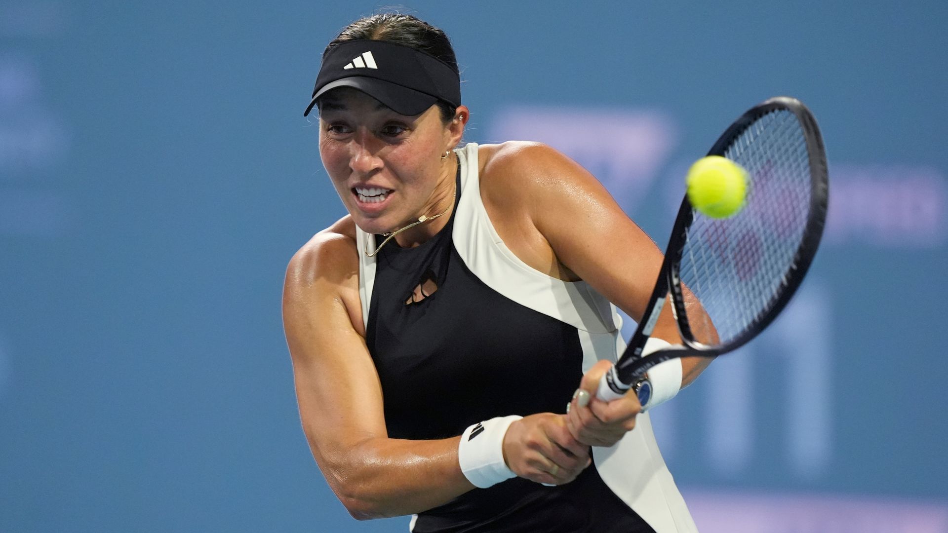 Pegula survives scare to beat Anisimova in Charleston