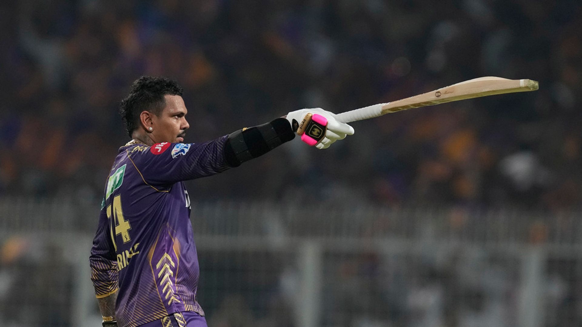 Narine smashes six HUGE sixes on way to IPL century