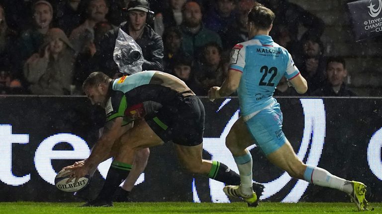 Andre Esterhuizen goes over for Harlequins' first try against Glasgow