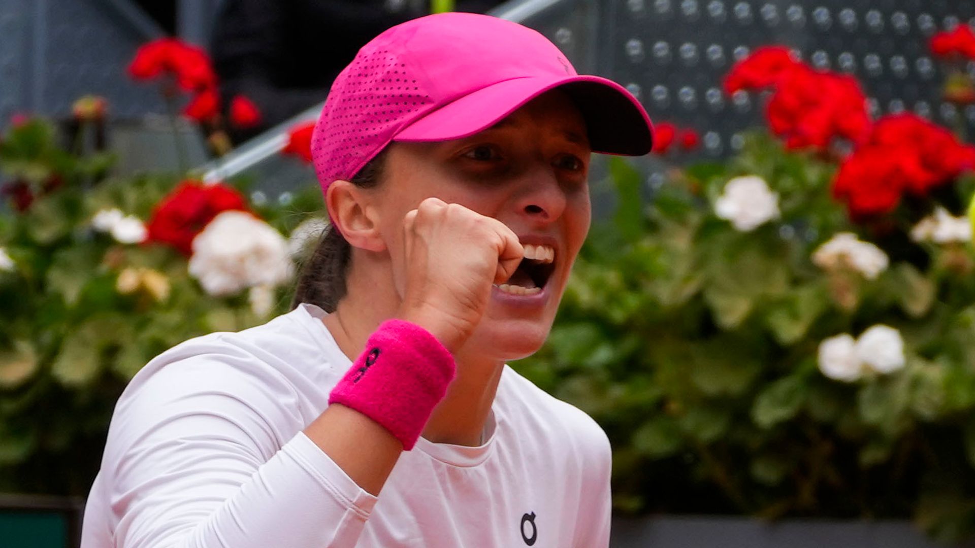 Swiatek roars back to reach Madrid semi-finals