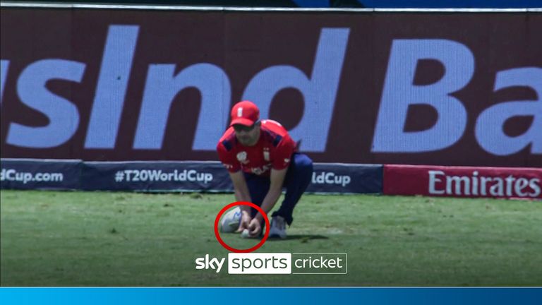 De Kock was reprieved on 58 with Mark Wood's catch deemed not clean at deep backward square