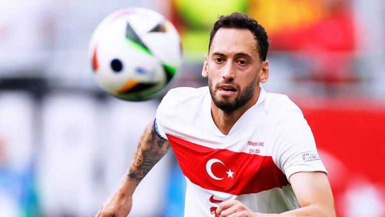 Hakan Calhanoglu ist im Blickfeld des FC Bayern.