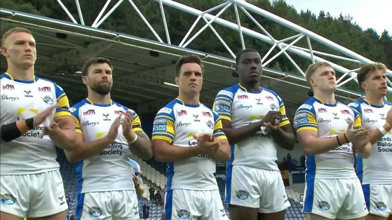 Ahead of the match at the John Smith's Stadium, Huddersfield and Leeds players paid tribute to Bill Arthur with a minute of applause