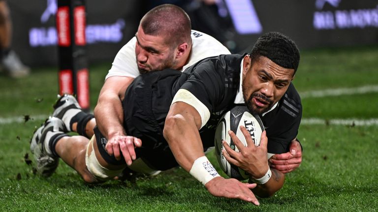 New Zealand's Ardie Savea scored one of his side's tries against England