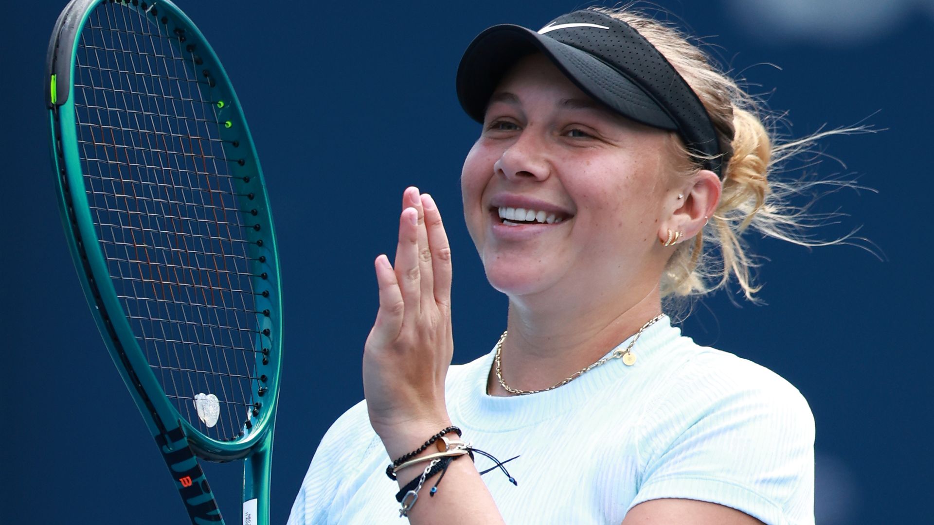 Defending champ Pegula to face surprise finalist Anisimova in Toronto