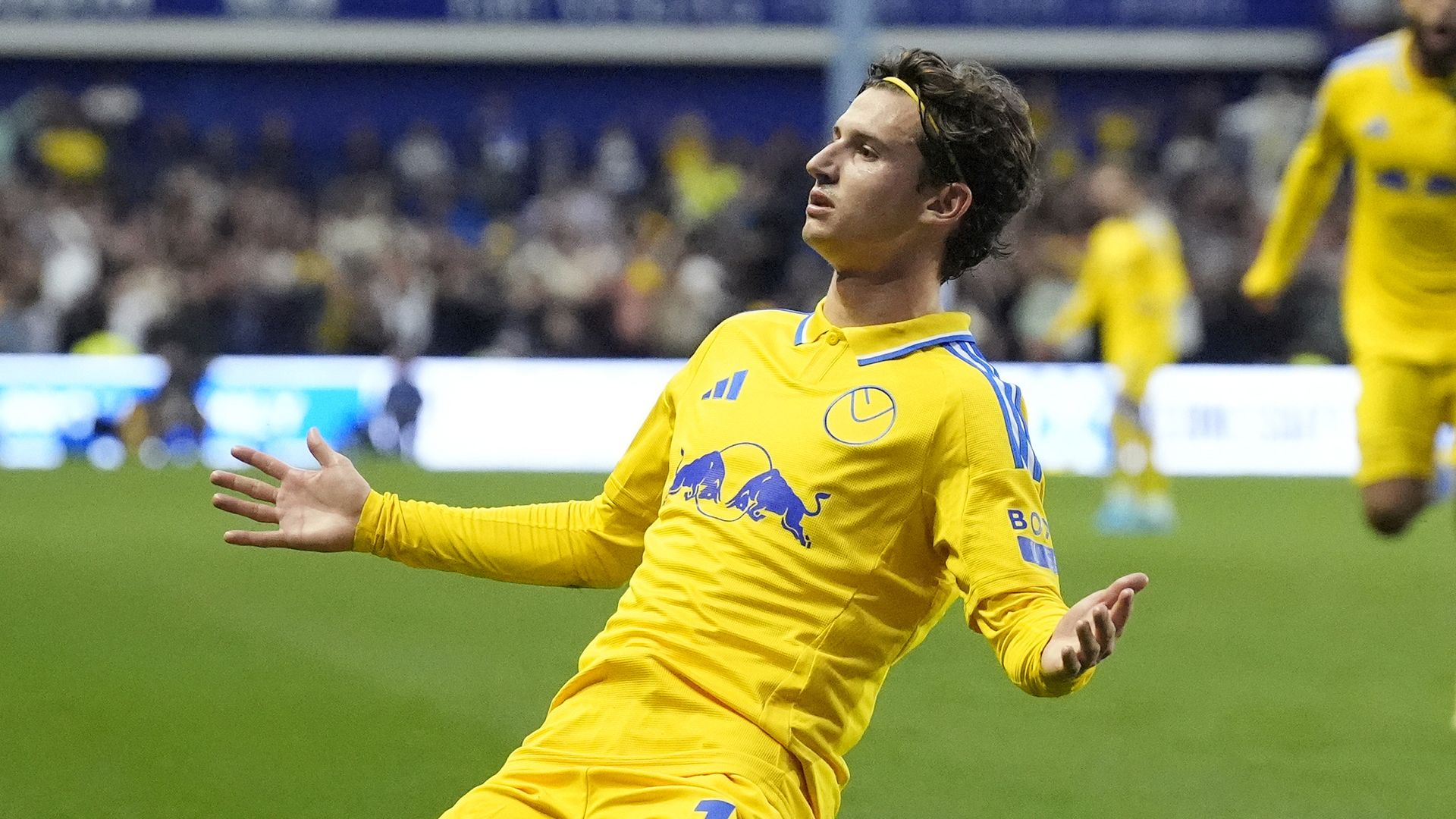 Leeds ease past Sheff Wed to earn first win of season
