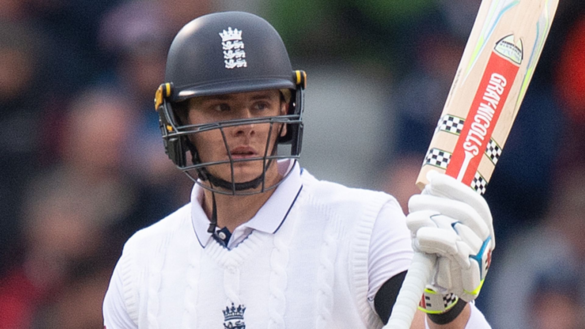 Smith stars as England battle to lead against Sri Lanka