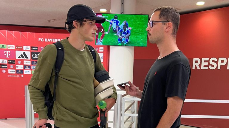 Sky Reporter Fabian Schreiner (r.) im Gespräch mit Merlin Röhl.