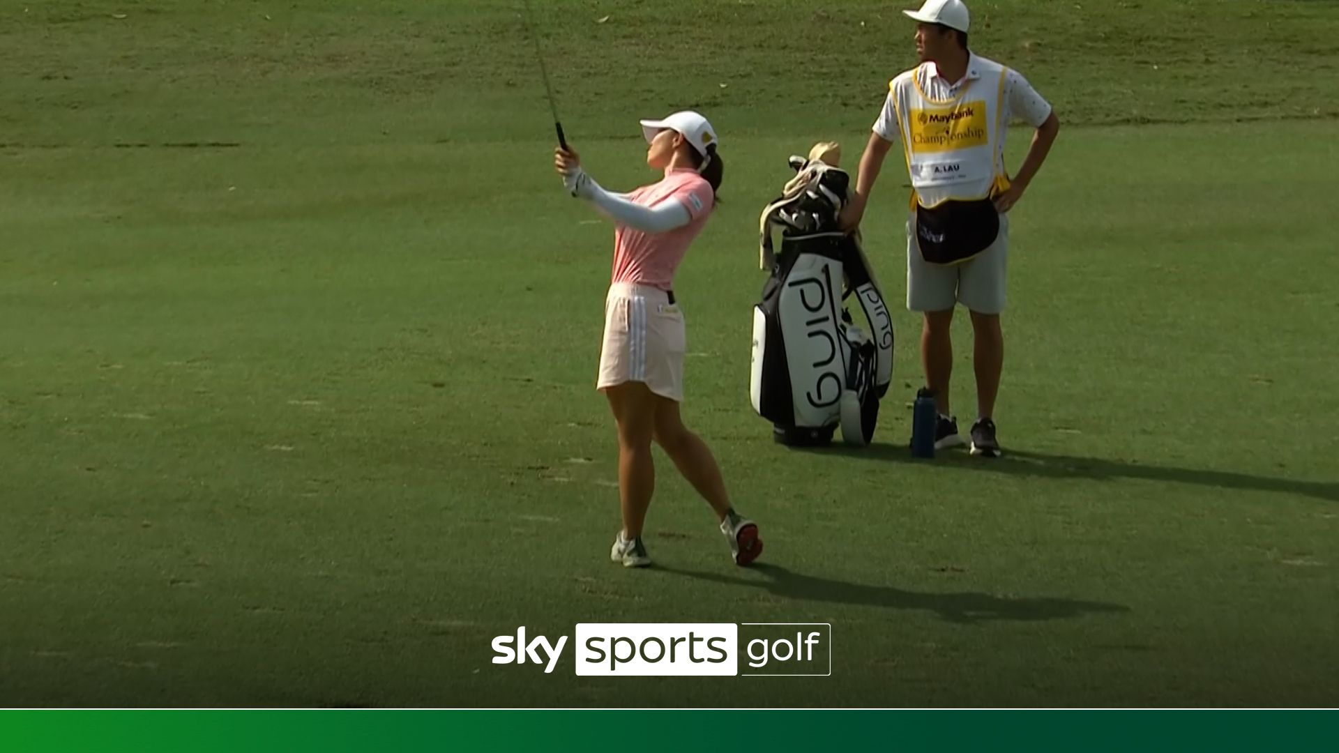 'That's so unfair!' | Lau SO CLOSE to eagle, but hits flag!