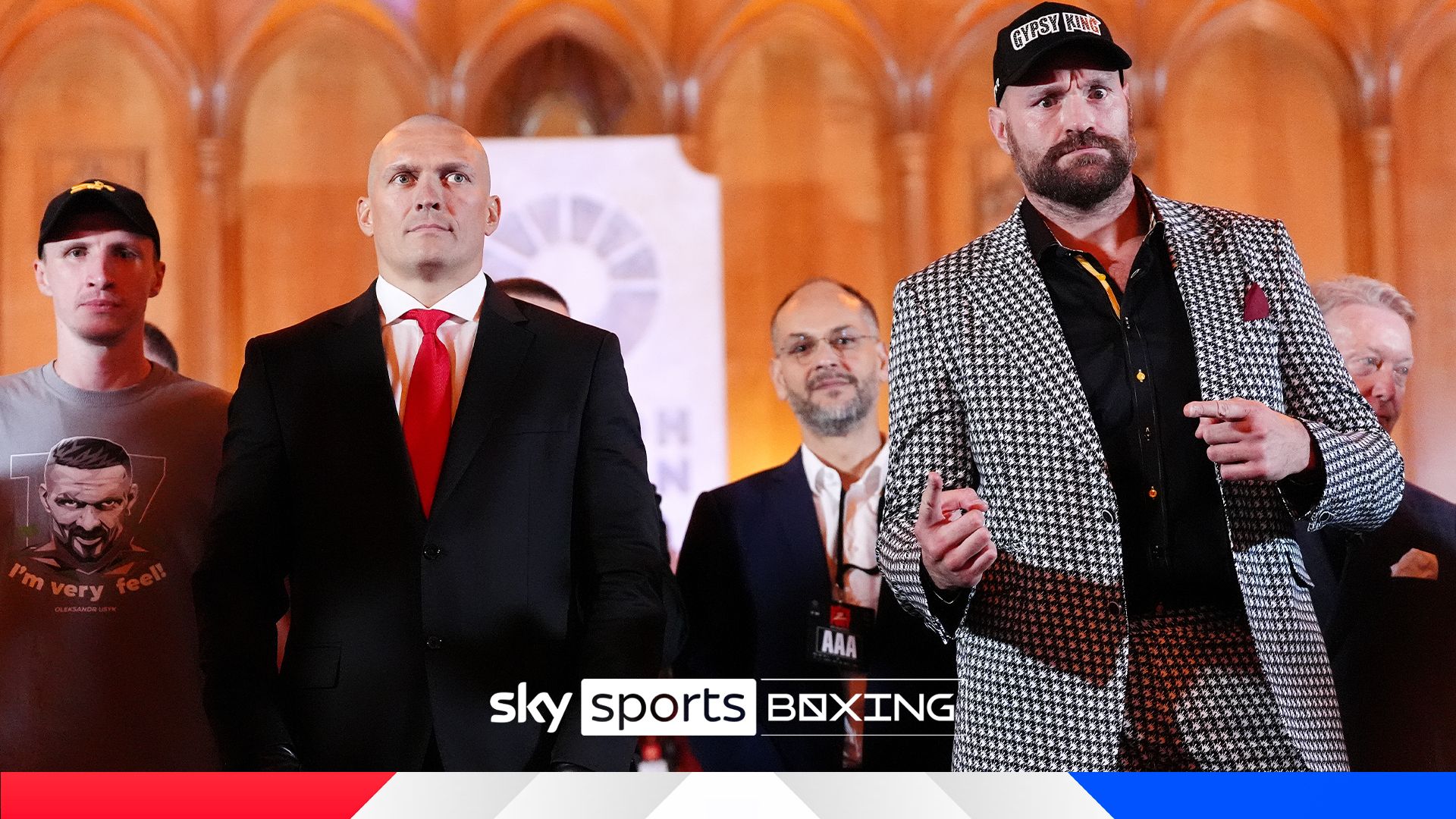 Tickling, new looks and awkward autographs | Best bits of Usyk v Fury 2 press conference