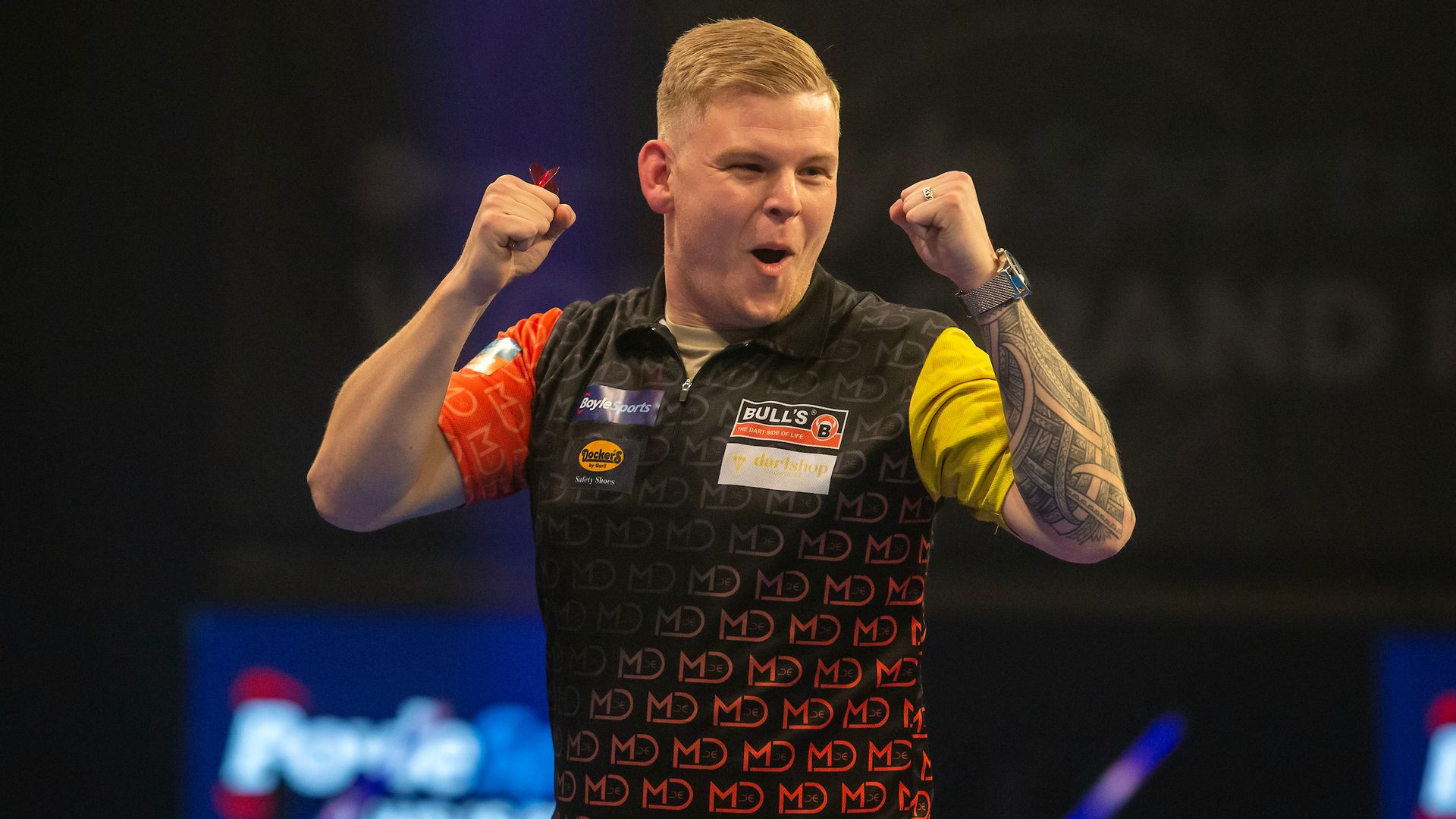 World Grand Prix Darts final: De Decker stuns Humphries to win title