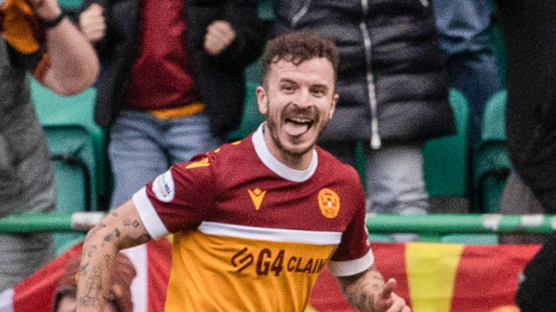 Halliday grabs winner as Motherwell beat 10-player Hibernian