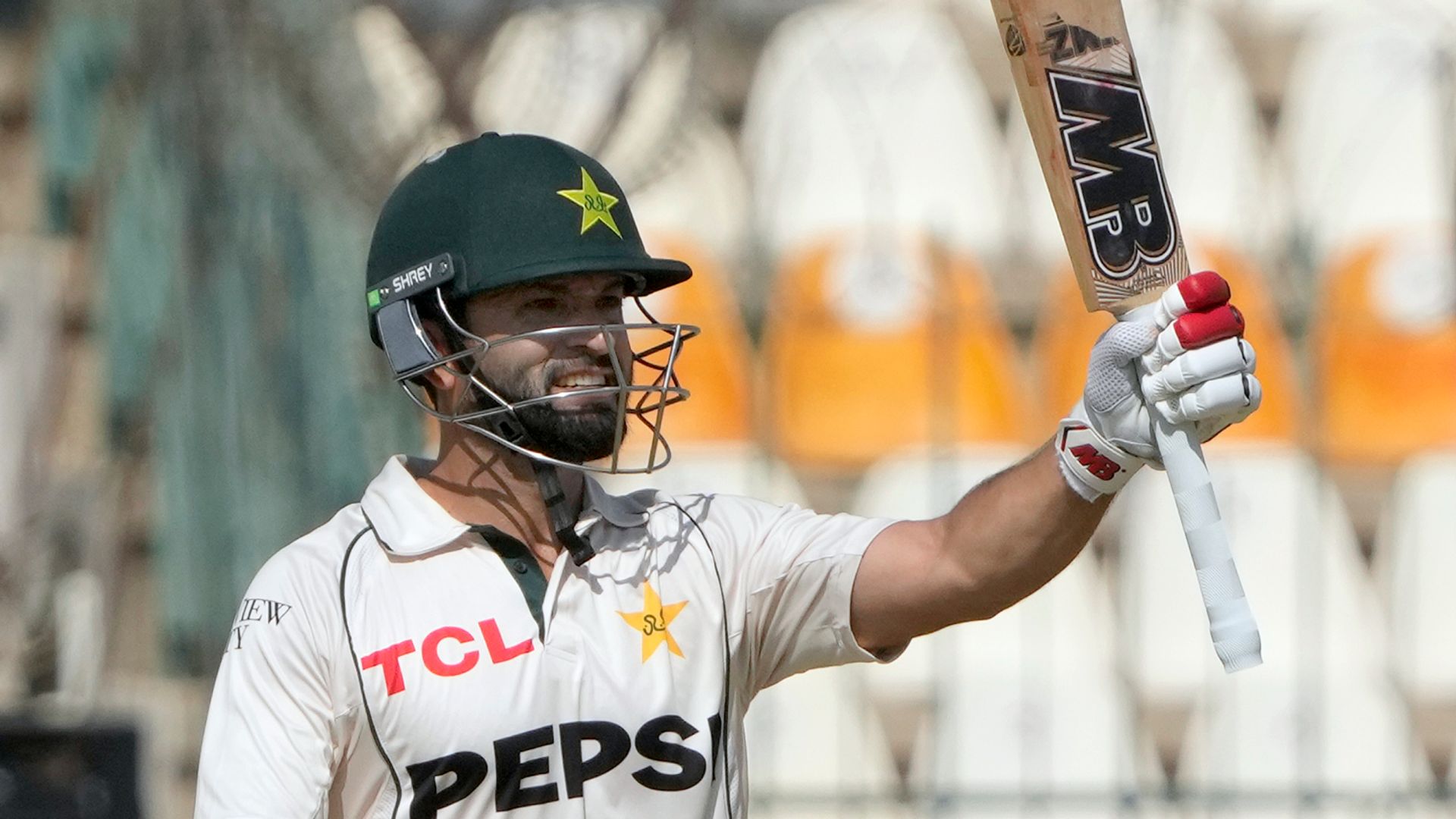 Kamran hits debut hundred for Pakistan vs England LIVE!