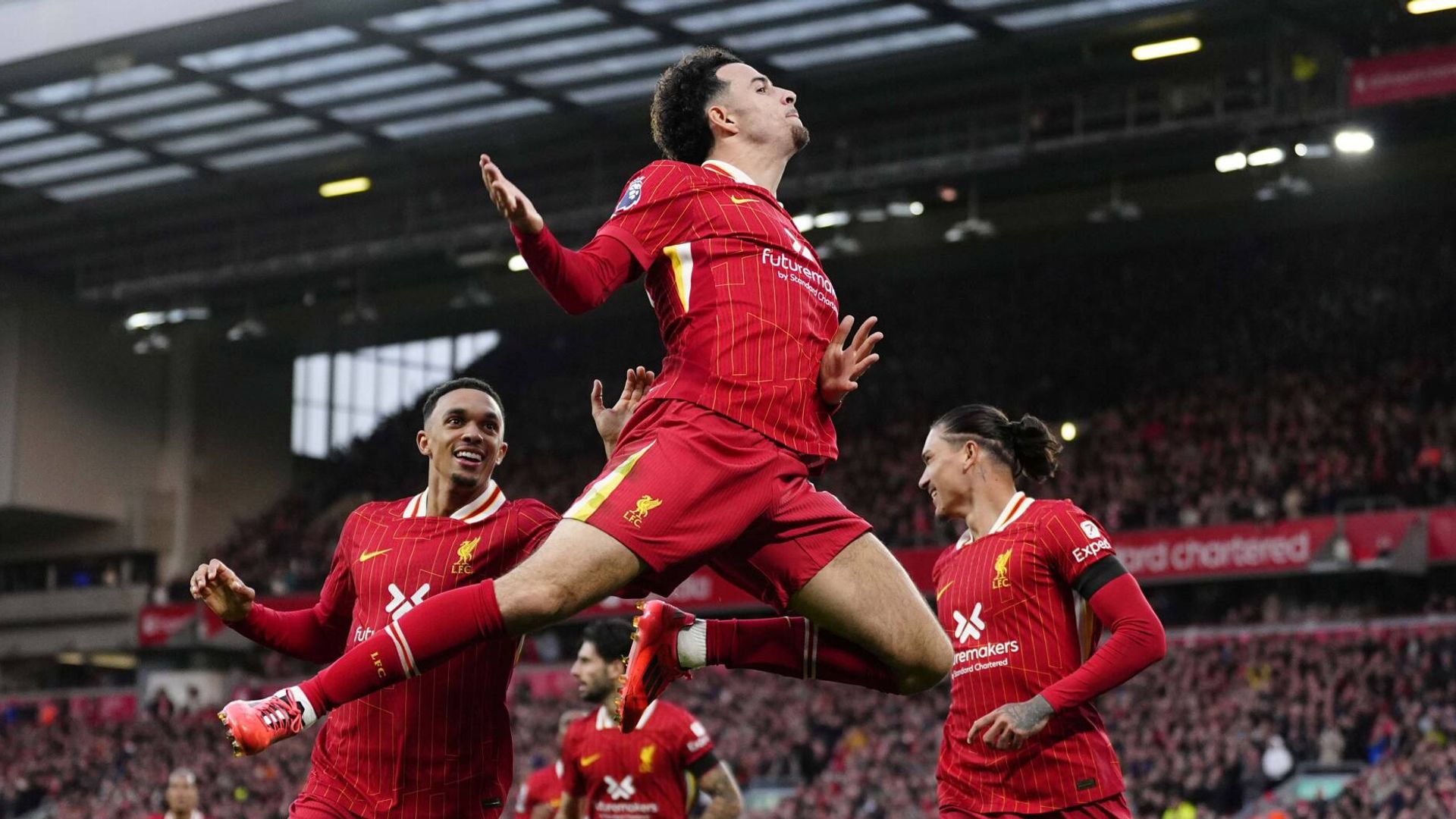 Jones stars as Liverpool beat Chelsea in incident-packed game