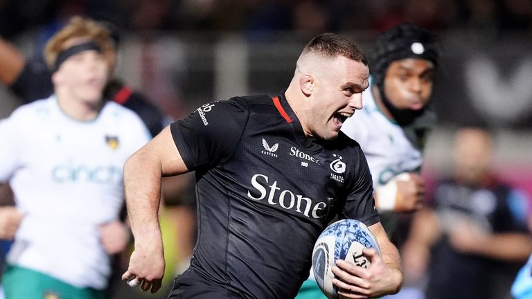 Ben Earl (tengah) membantu Saracens mengamankan kemenangan nyaman atas Northampton