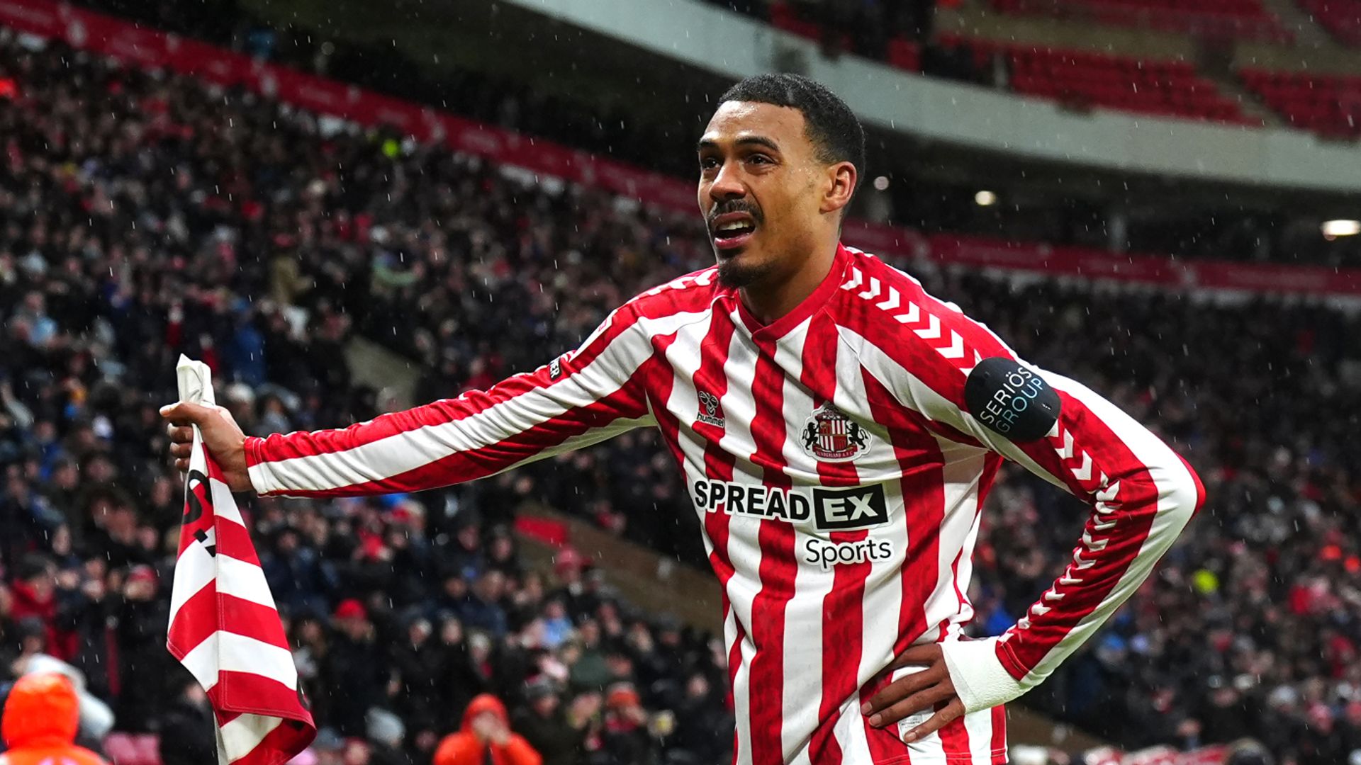 Sunderland edge Pompey to stay in promotion hunt