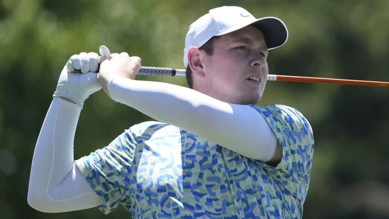 MacIntyre may need to throw larger bills into the crowd at what is expected to be a raucous crowd at Bethpage Black