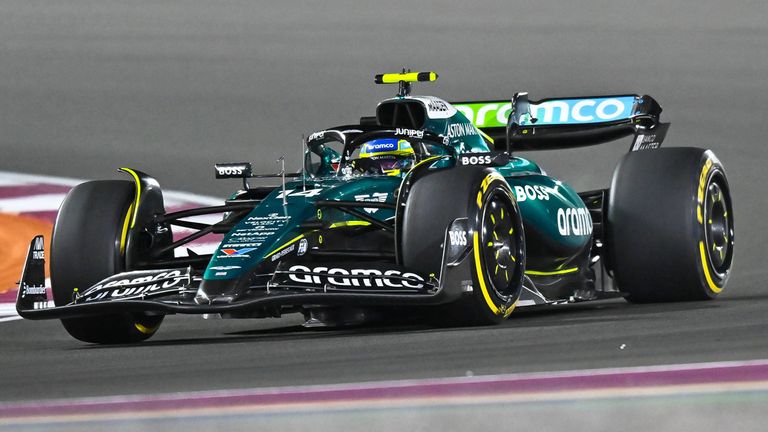 Meiste absolvierte Runden und meiste absolvierte Kilometer: Fernando Alonso absolvierte für Minardi, Renault, McLaren, Ferrari, Alpine und Aston Martin in seiner Karriere bislang 21827 Runden mit 109238 Kilometer - keiner schaffte bisher mehr.