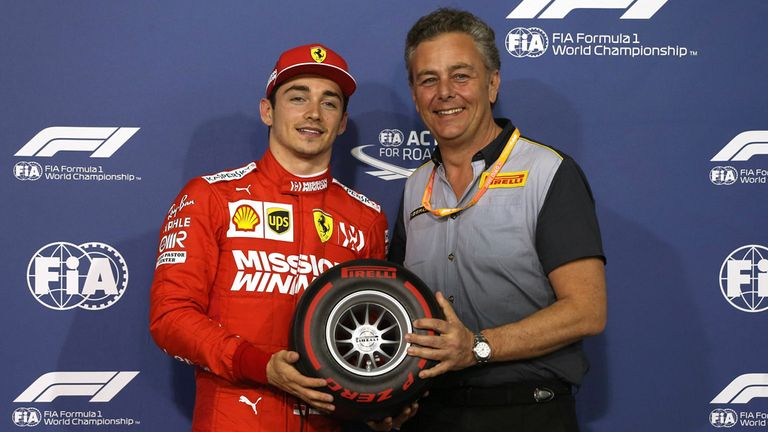 Jüngster Fahrer auf der Pole: Charles Leclerc (Ferrari) - Beim GP von Sakhir in Bahrain 2019 war der Monegasse bei seiner Pole-Runde im Qualifying erst 21 Jahre, fünf Monate und 15 Tage alt. In der F1-Geschichte war nur Sebastian Vettel (2008, Toro Rosso, Monza) mit 21 Jahren, zwei Monaten und zehn Tagen jünger.