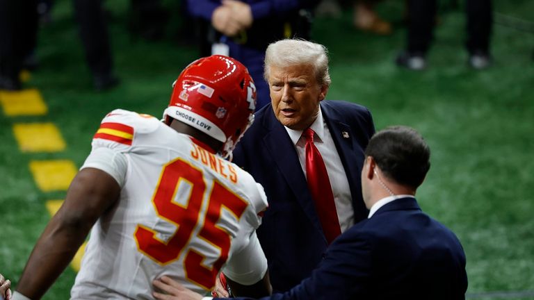 Als erster amtierender US-Präsident war Donald Trump live bei einem Super Bowl.