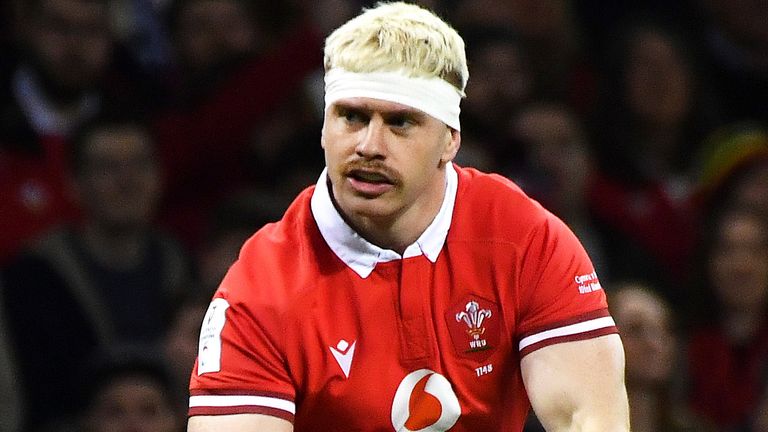 Back-row Aaron Wainwright comes in to replace Tommy Reffell in Wales' forward pack 