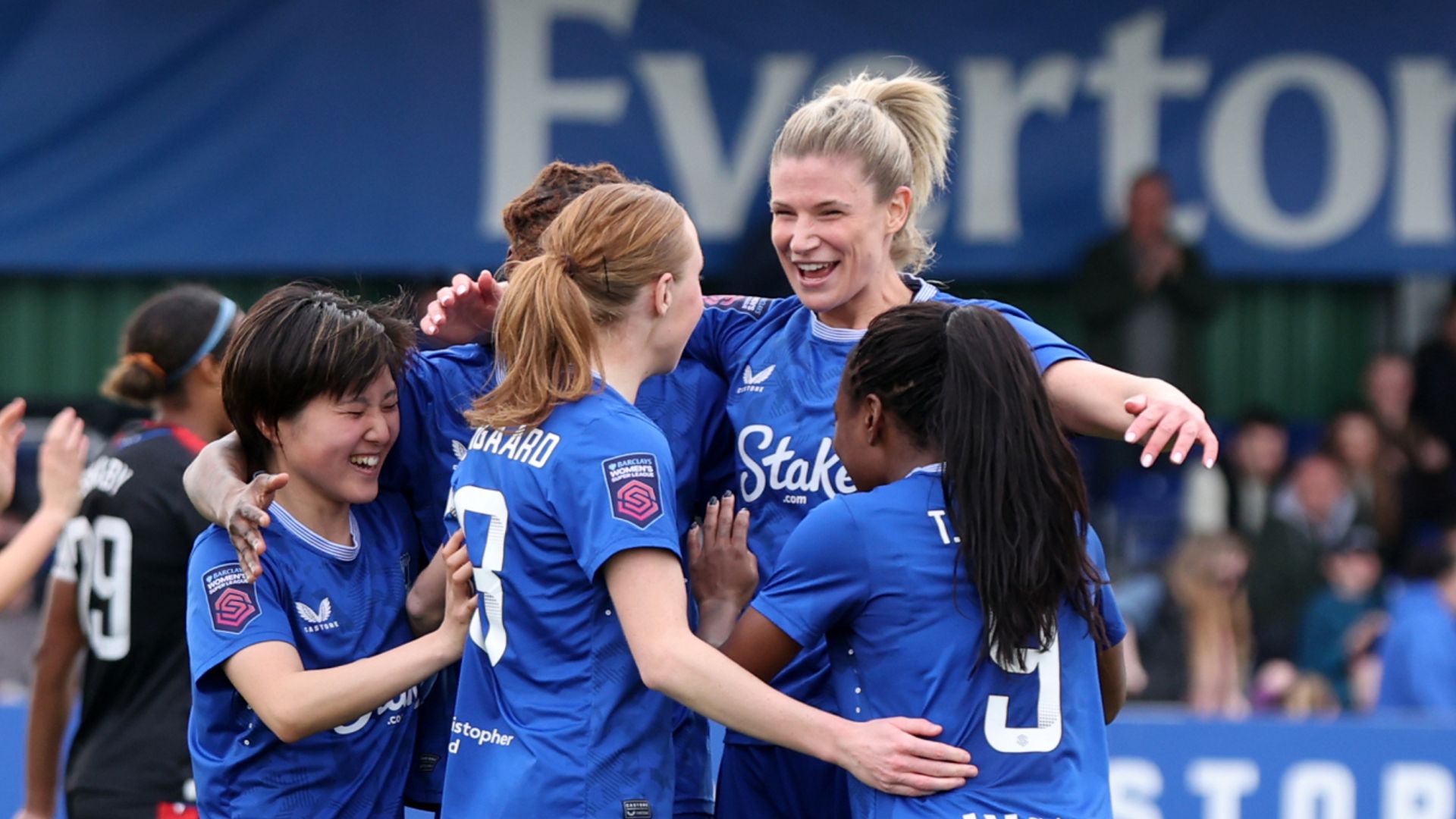 Everton sink bottom of the table Palace with routine win