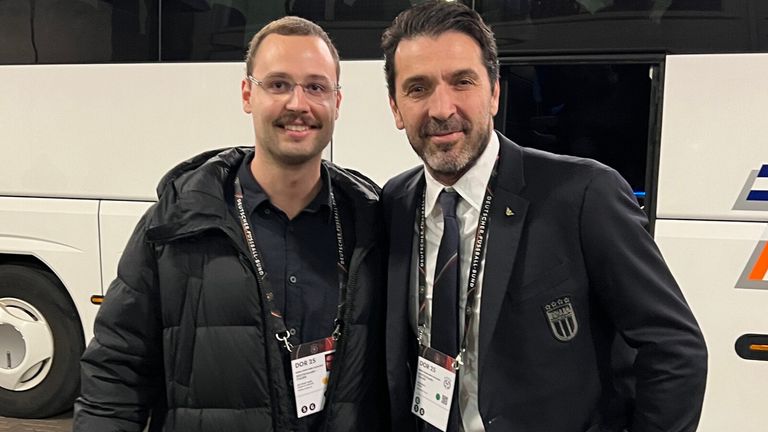 Sky Reporter Fabian Schreiner traf Torhüter-Legende Gianluigi Buffon in Dortmund.