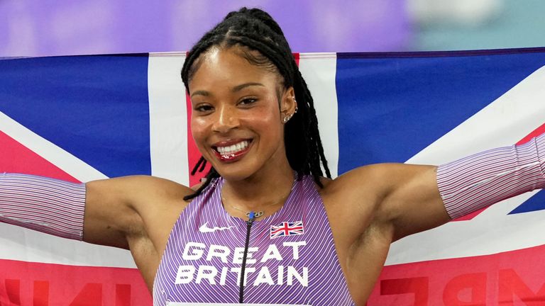 Amber Anning stormed to 400 metres gold to claim her first senior individual international medal at the World Athletics Indoor Championships in China