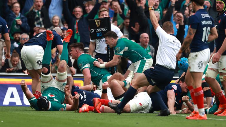 Dan Shihan flew to give Ireland a five -point progress early in the second half