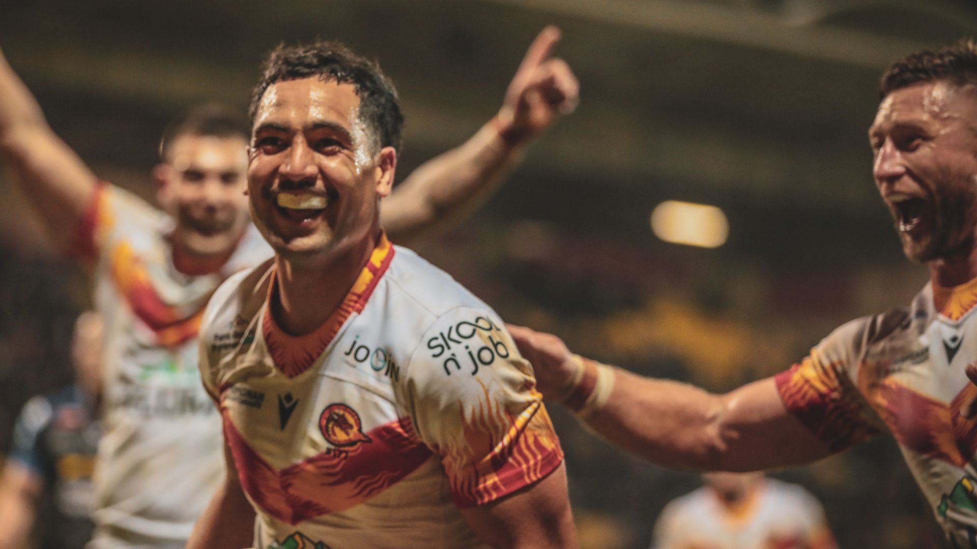 Catalans defy Wakefield in Golden Point as Castleford, Leigh also win