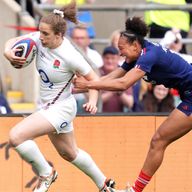 England's Abby Dow (left) scores their side's first try of the game during the Guinness Women's Six Nations match at Allianz Stadium, London. Picture date: Saturday April 26, 2025. 
