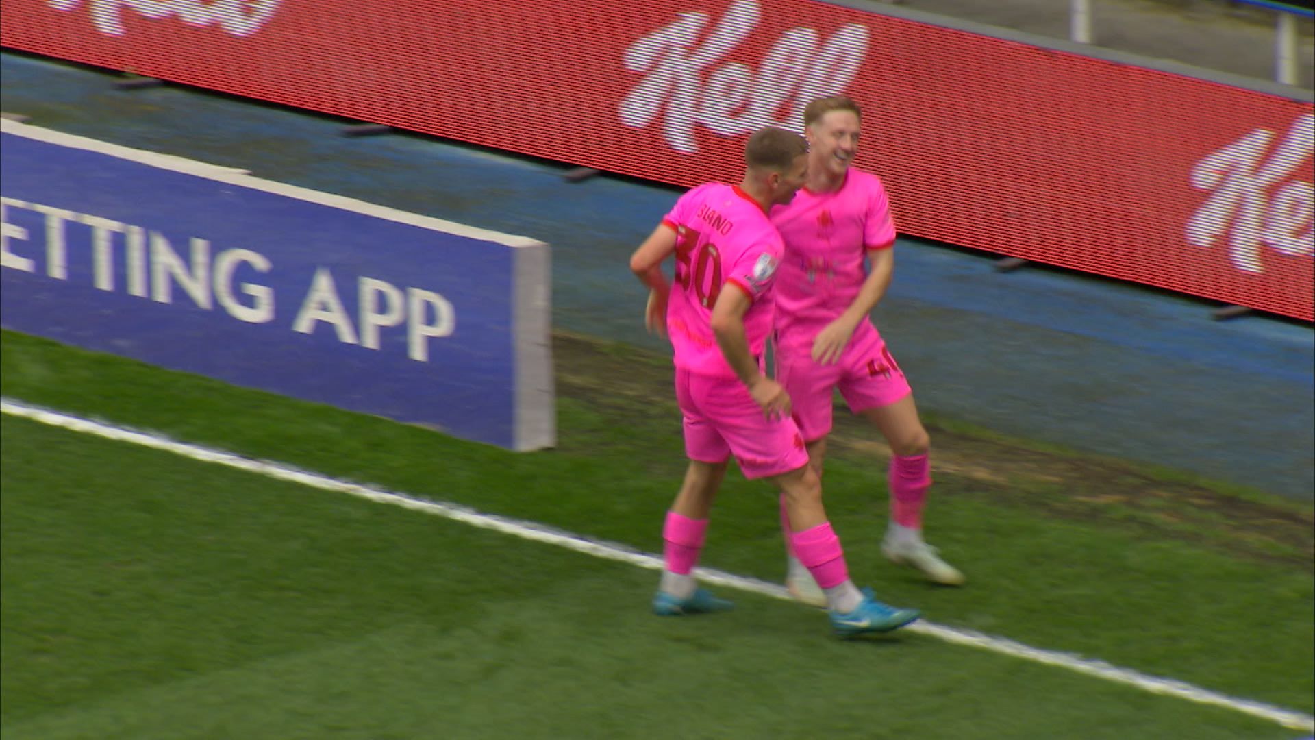 'He's got another!' | Keillor-Dunn adds Barnsley's fourth against Reading