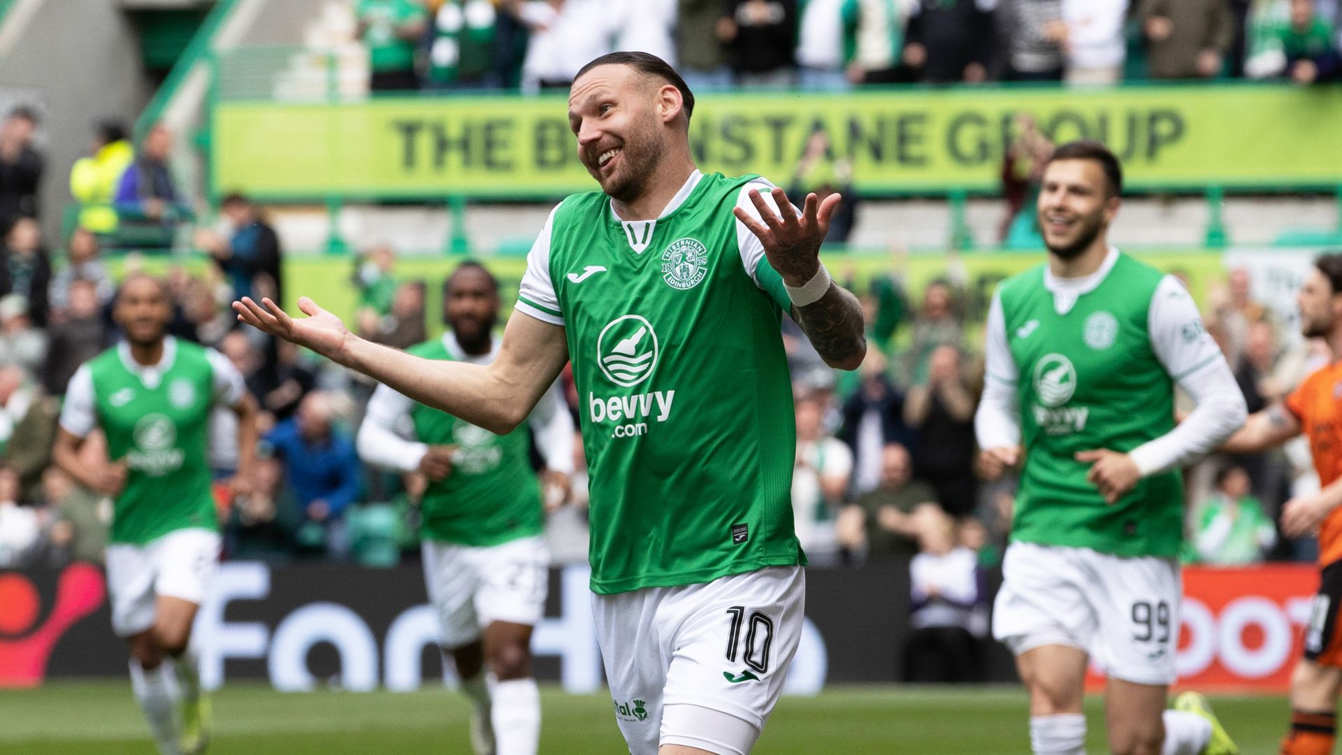 Hibernian improve hopes of finishing third with defeat of Dundee United