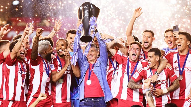 OLYMPIAKOS PIRÄUS (Griechenland) - Topf 2, 3 oder 4.