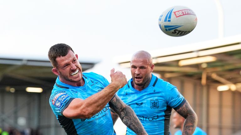 Cade Cust scored one of four first-half Hull FC tries as they went on to secure Super League victory at Leigh on Thursday