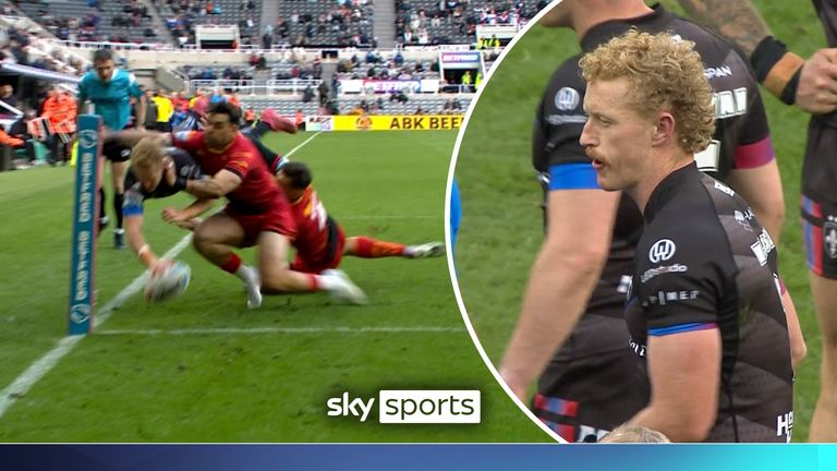 Walmsley increased his side's first-half lead with a stunning finish against Castleford