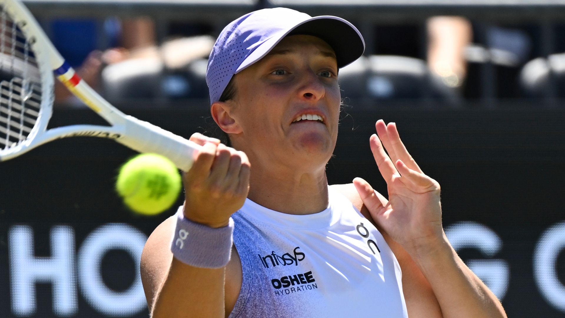 Swiatek misses out on first grass-court title as trophy drought extends