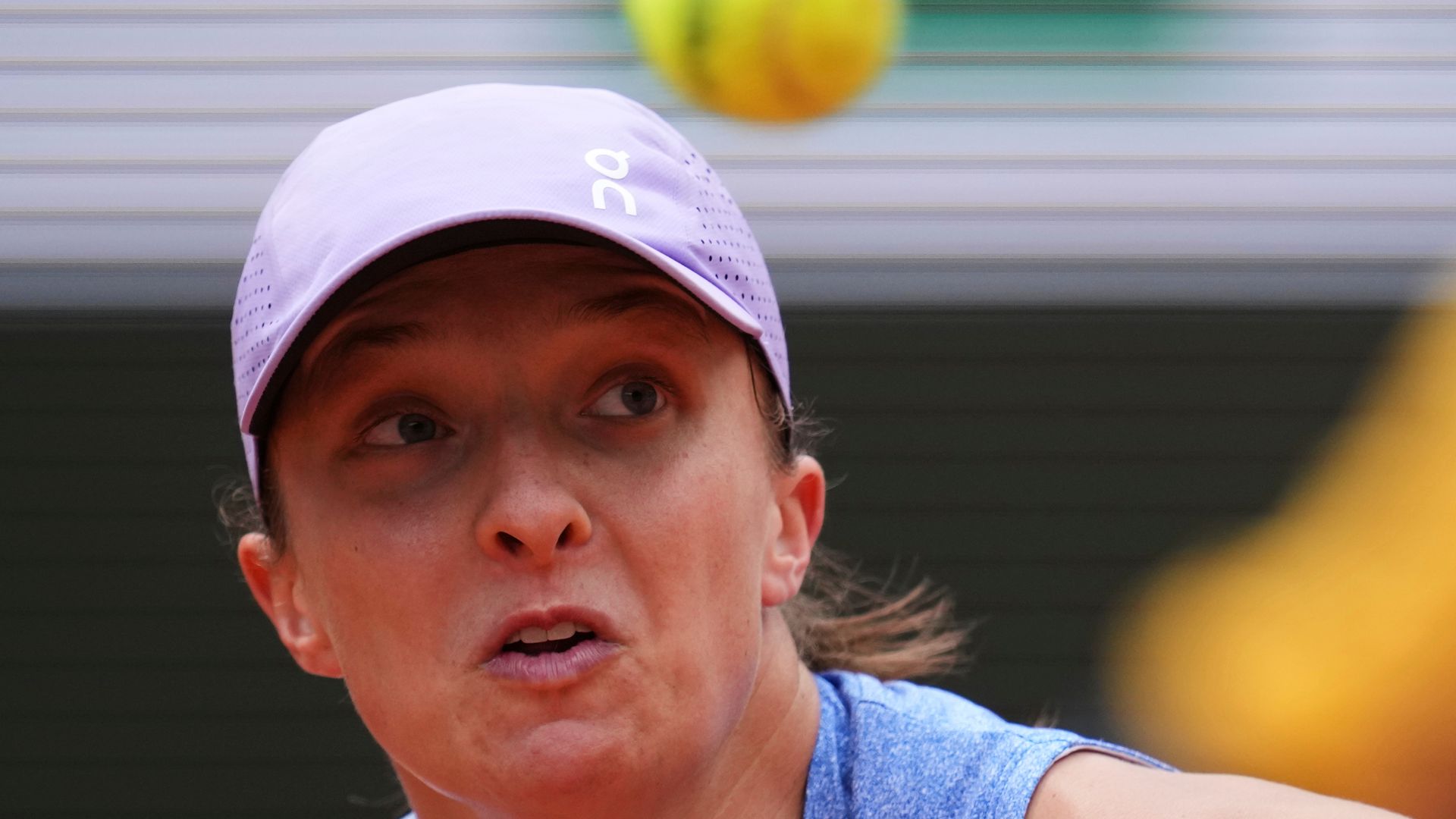 Swiatek fights back to beat Rybakina at French Open