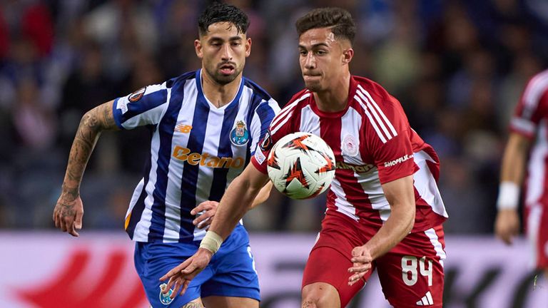Platz 5: Charalampos Kostoulas (r.) wechselt für 40 Millionen Euro von Olympiakos Piräus zu Brighton & Hove Albion.