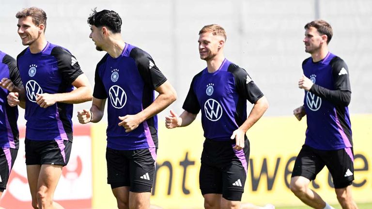 Leon Goretzka, Aleksandar Pavlovic, Joshua Kimmich und Pascal Gross beim DFB-Training.